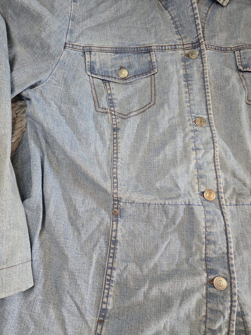 Light Wash Denim Button-Up Lightweight Jacket - Picture 4 of 10